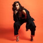 Shibani Dandekar Instagram - 🍕Suits and squats! Vogue Fashion Awards suit by @fenty styled by @khyatibusa HMU @reenadutta123 @azima_toppo jewels @hanut101 @azotiique 📷 @shubhammandhyanphotography