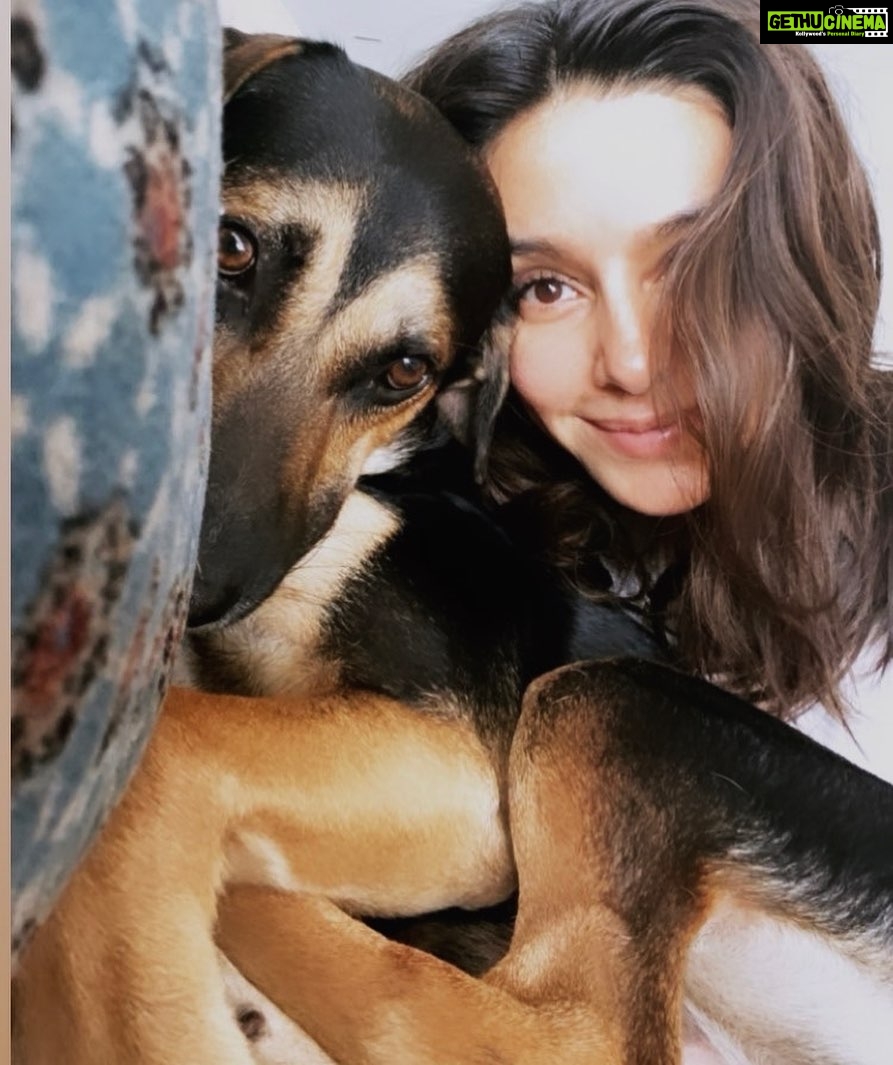 Shibani Dandekar Instagram - Have a happy Sunday! #thatbrowngirl #jimstagram