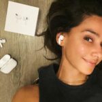 Shibani Dandekar Instagram – Block out the noise! @apple my new babies! #airpodspro #noiseCANCELLED 🍏