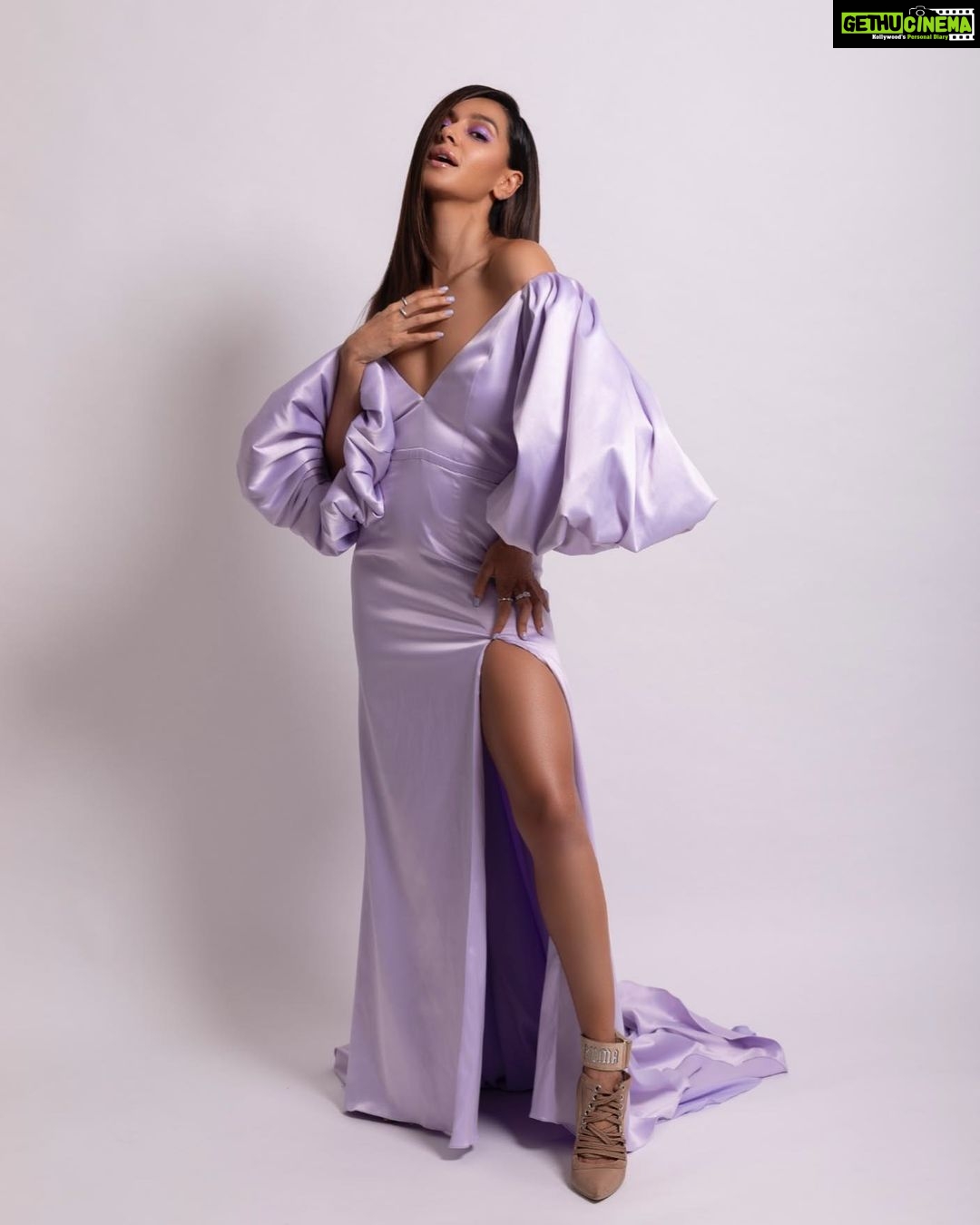 Shibani Dandekar Instagram - ♠️ #voguewomenoftheyear styled by @khyatibusa makeup @anishaachhabriamakeup hair @azima_toppo photography @shubhammandhyanphotography dress @lmanedesigns