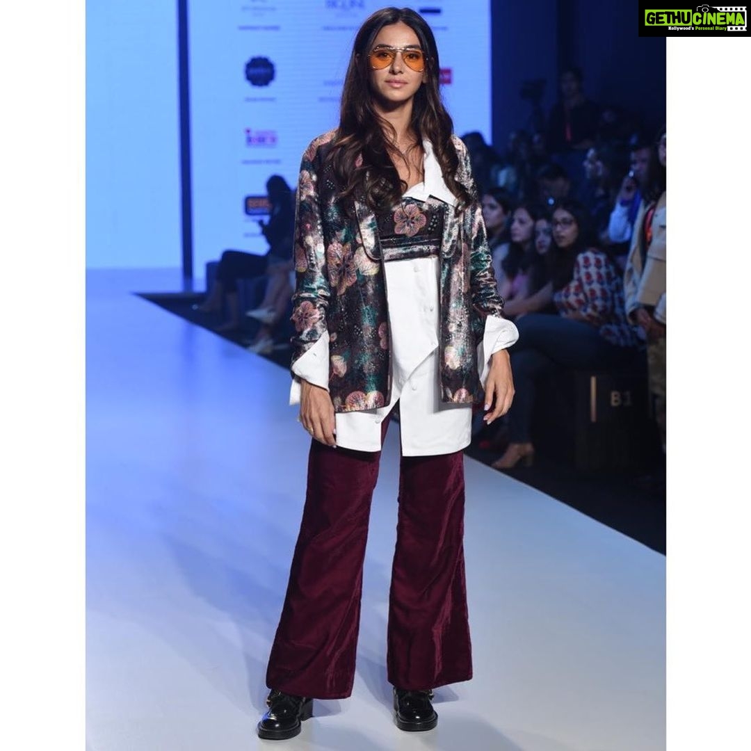 Shibani Dandekar Instagram - That’s 70’s swag jacket and crop by @payalsinghal white shirt by @deme_love_ shoes by @balenciaga 💓 #PSgirl hair by @azima_toppo makeup @anishaachhabriamakeup styling @khyatibusa