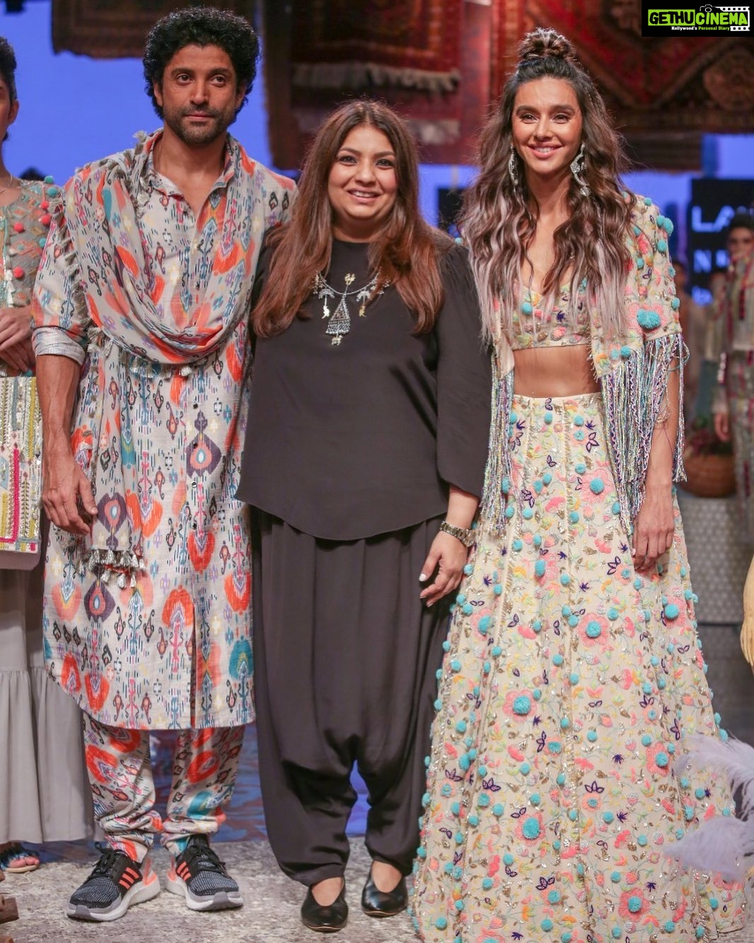 Shibani Dandekar Instagram - Congratulations my beautiful friend @payalsinghal 20 years of PAYAL SINGHAL and what a way to celebrate ⭐️❤️🙌🏽 @faroutakhtar