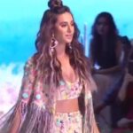 Shibani Dandekar Instagram - In case you missed me walking like a dude on the runway 😂 whatever bro ✋🏾in my head I felt like I was walking like GiGi Hadid 😏 😜..was just so happy to be celebrating 20 years of my girl @payalsinghal as a brand, as an artist as an icon in the fashion biz! Who better to do this with than the guy with the trademark backward ramp walk @faroutakhtar 👏🏽👏🏽👏🏽 it was a moment y’all ⭐️❤️ video edit by @jharnapariani makeup by @anishaachhabriamakeup hair by @reenadutta123 @azima_toppo style assist by @khyatibusa team management @nehalikotian @mariabanat