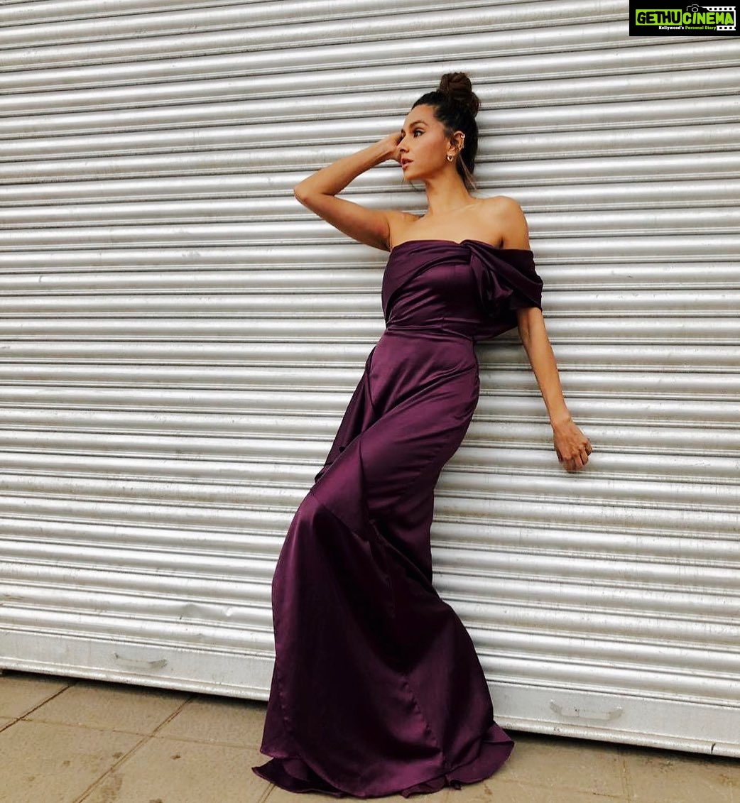 Shibani Dandekar Instagram - Keepin it casual on this fine Sunday with @lolabysumanb styled by @khyatibusa makeup by @anishaachhabriamakeup hair by @azima_toppo 📷 by @gautam_r_kamble