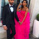 Shibani Dandekar Instagram – @faroutakhtar 🍭
thank you thank you @shehlaakhan styled by @khyatibusa 
hair and makeup by @ashreyaa 
jewels by @outhousejewellery @curiocottagejewelry