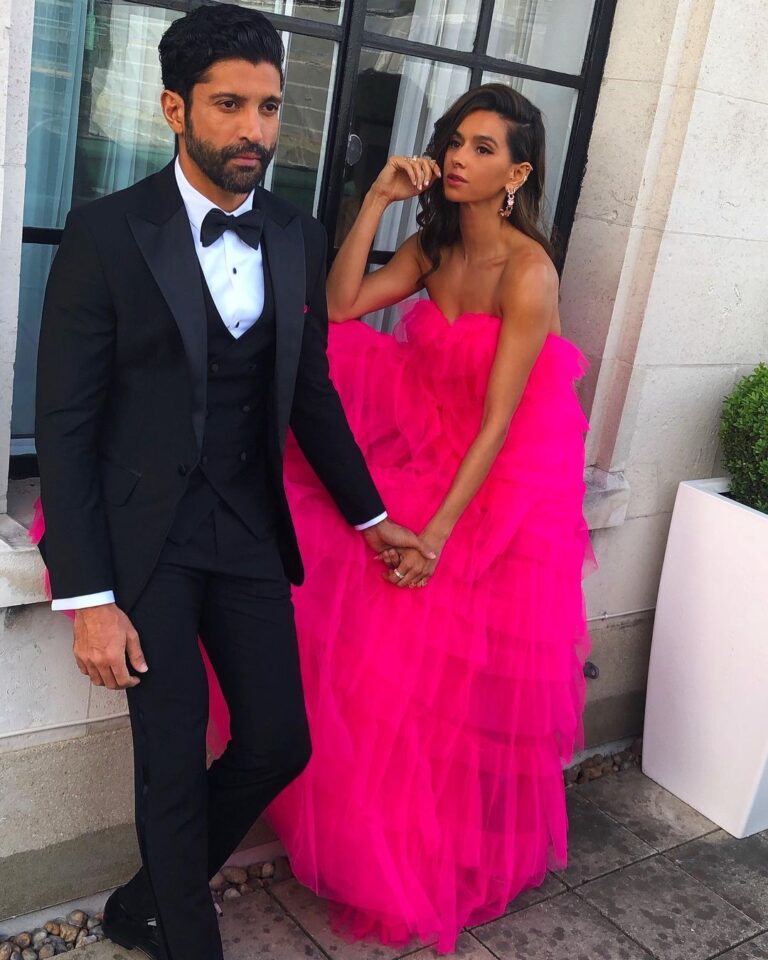 Shibani Dandekar Instagram - @faroutakhtar 🍭 thank you thank you @shehlaakhan styled by @khyatibusa hair and makeup by @ashreyaa jewels by @outhousejewellery @curiocottagejewelry