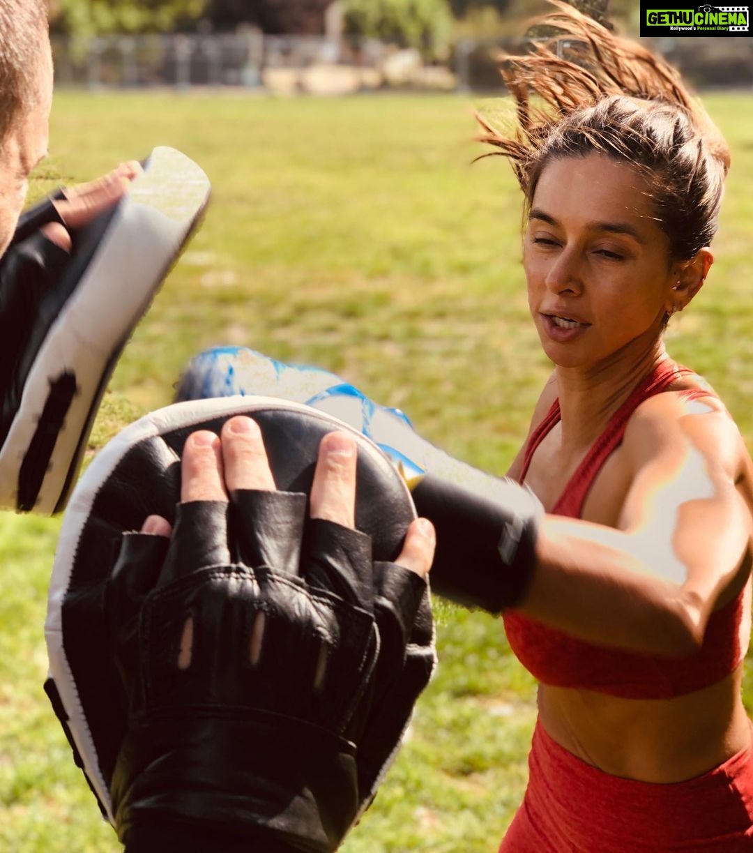 Shibani Dandekar Instagram - London training with @drewnealpt #bodybydrewneal shot by @faroutakhtar #london #thatbrowngirl