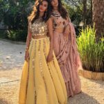 Shibani Dandekar Instagram - #PSGIRLS are the happiest @monicadogra @payalsinghal earrings on #thatbrowngirl by @outhousejewellery styled by @khyatibusa 🌼🌸 📷 @faroutakhtar 🌟