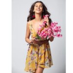 Shibani Dandekar Instagram - Serving some #SHEINXshibani on this fine Tuesday! @shein_in Best time working on this collab! 💐 @tanvivoraphotography @theparag26 @anishaachhabriamakeup @reenadutta123 @azima_toppo @nidhijeswani