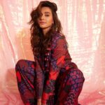 Shibani Dandekar Instagram - #diffuse by the one and only @manishmalhotra05 @manishmalhotraworld 🤩 📸 @tanvivoraphotography