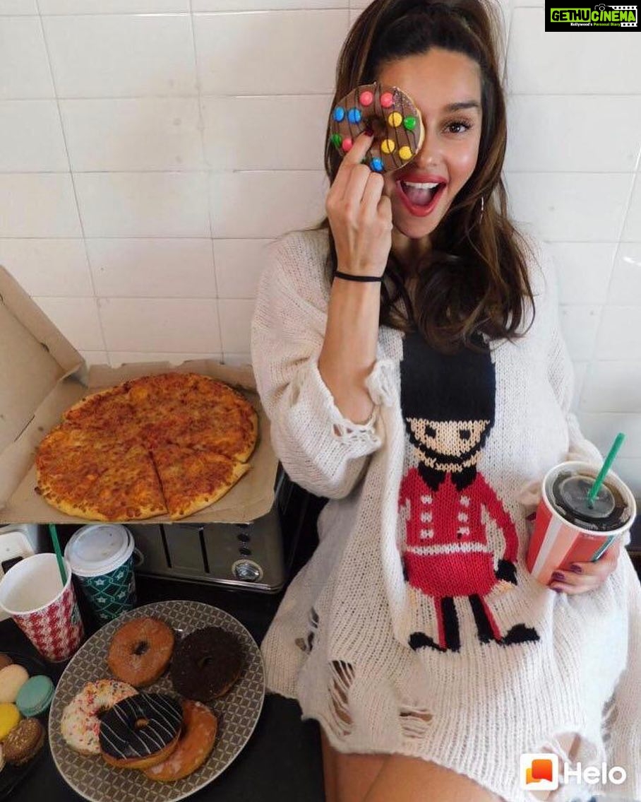 Shibani Dandekar Instagram - HELO! Thanks so much for the love and affection. Follow me on Helo app to get my latest updates, pic and videos. @Helo_app #helo #heloapp #thatbrowngirl 🍩