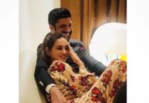 Shibani Dandekar Instagram - i’m not good with the poetry so imma go with ... wedding vibes with my Foo❤️ my sisters wedding just to be clear ! 😂😂 @faroutakhtar #thatbrowngirl outfit by the lovely @shehlaakhan #Repost @faroutakhtar ・・・ — Tum muskuraado zaraa Chiraag jalaado zaraa andhera hataado zaraa roshni phailaado zaraa ❤️⭐️ @shibanidandekar Image - @neelio 😊🙏🏼