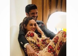 Shibani Dandekar Instagram - i’m not good with the poetry so imma go with ... wedding vibes with my Foo❤️ my sisters wedding just to be clear ! 😂😂 @faroutakhtar #thatbrowngirl outfit by the lovely @shehlaakhan #Repost @faroutakhtar ・・・ — Tum muskuraado zaraa Chiraag jalaado zaraa andhera hataado zaraa roshni phailaado zaraa ❤️⭐️ @shibanidandekar Image - @neelio 😊🙏🏼
