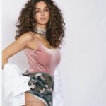 Shibani Dandekar Instagram - #thatbrowngirl mid week feels! Channeling my all time fav 👑 🐝 📷 @gauravsawn hmu @inherchair @azima_toppo 🌟