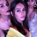 Shibani Dandekar Instagram - 🎱💛💥
