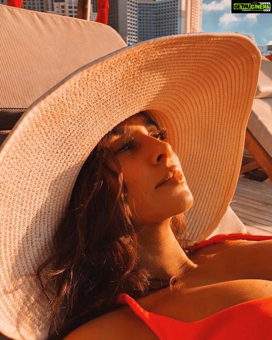 Shibani Dandekar Instagram - Keep your head high and your heart strong 🧡 #thatbrowngirl #fridayfeels 📸 @shoebmashadi