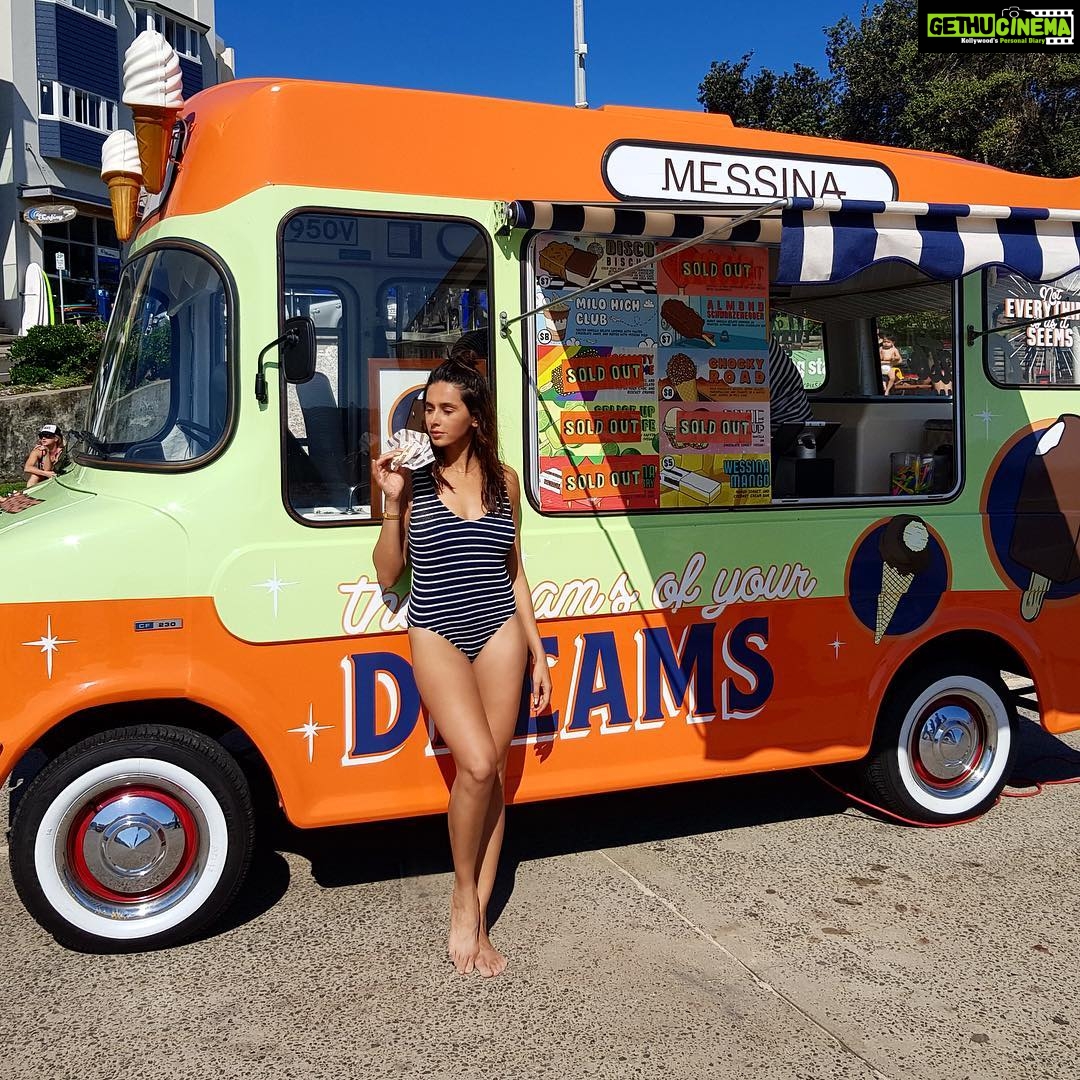 Shibani Dandekar Instagram - π¦Ice Cream SUNDAYS #thatbrowngirl @@australia @espncricinfo #bondibeach βοΈπββοΈ @sydney #Undiscoveraustralia #thatbrowngirl