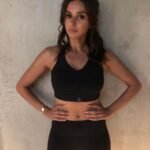 Shibani Dandekar Instagram - You have the right to be picky about the type of sports bra you wear, because sports bras — just like workouts — should be comfortable. I could be boxing, lifting weight or hang upside down during my Pilates session and the beauty of the fit, comfort in a @Reebokindia ’s PureMove bra that you can get on @Myntra, covers it all! Literally 😉!!! Saying goodbye to the uncomfortable side roles, sticky feels and worrying red marks. #thatbrowngirl #ReebokIndia #PureMove ABOUT DAMN TIME! 🥊