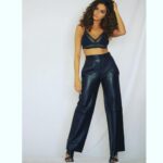 Shibani Dandekar Instagram - All on Instagram, cake by the pound Circulate the image every time I come around! G's up, tell me how I'm lookin' babe 🎼 #yoncetaughtme shot by @gauravsawn hair and makeup by @inherchair asst @azima_toppo 🐝🖤