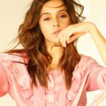 Shibani Dandekar Instagram - #mondaymood with @sashajairam @khyatibusa @azima_toppo ready to smash the shit outta this week!! y’all feel me? 👊🏽💕🌸