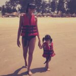 Shibani Dandekar Instagram - #HOMIES for life 👧🏽 #Maimee #beachbums