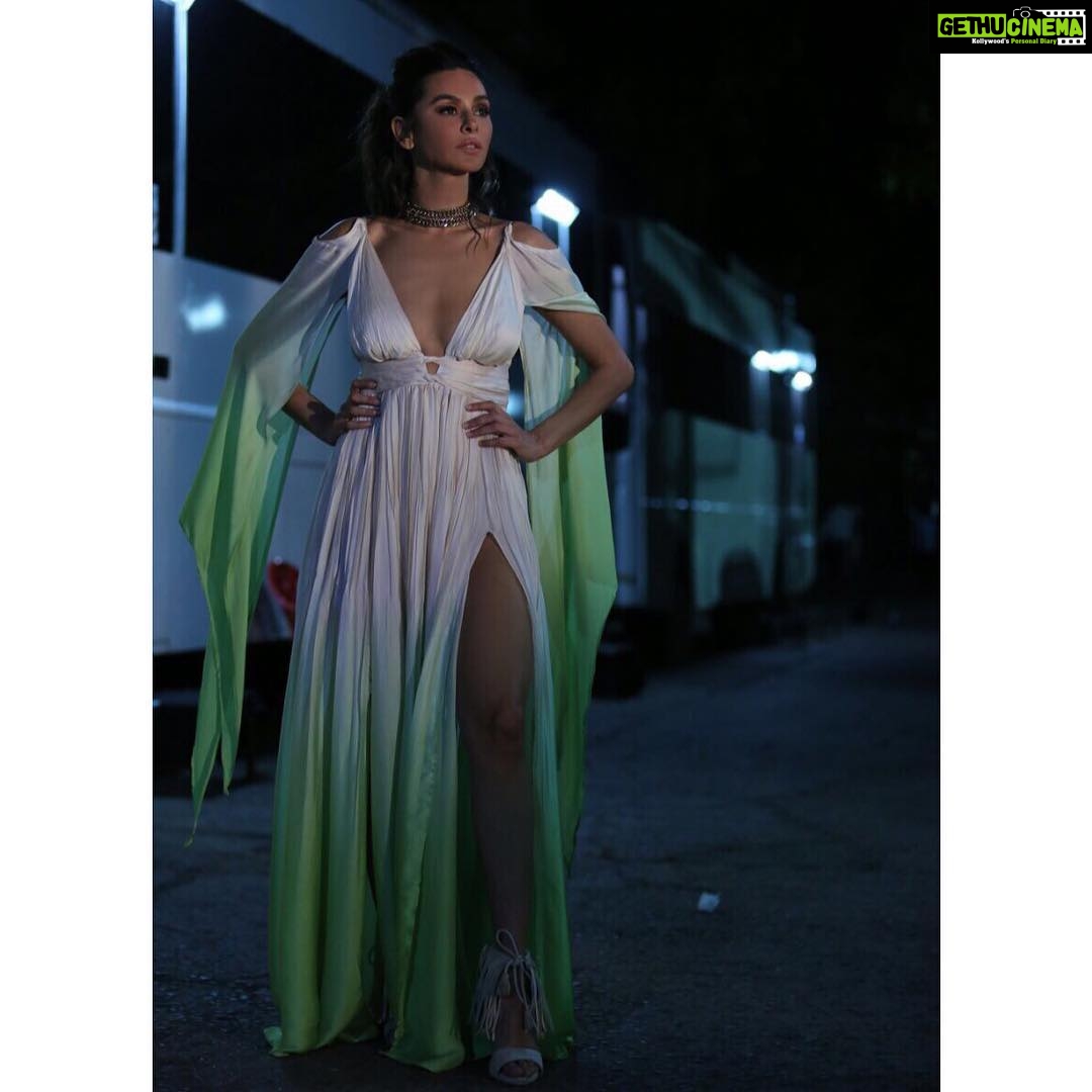 Shibani Dandekar Instagram - #ThatTrailerLife styled by @khyatibusa asst @arpita.kc hair @reenadutta123 🧚🏽♂️ #TopModelIndia @colorsinfinitytv