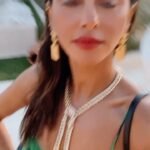 Shibani Dandekar Instagram - @imwearingzed all day everyday 💚💄 love you @chantelfenech