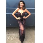 Shibani Dandekar Instagram - some of that old school hollywood glam wearing @gavinmiguelofficial styled by @khyatibusa asst @arpita.kc makeup @inherchair hair @reenadutta123 @azima_toppo 👩🏾‍🎤☂️💜