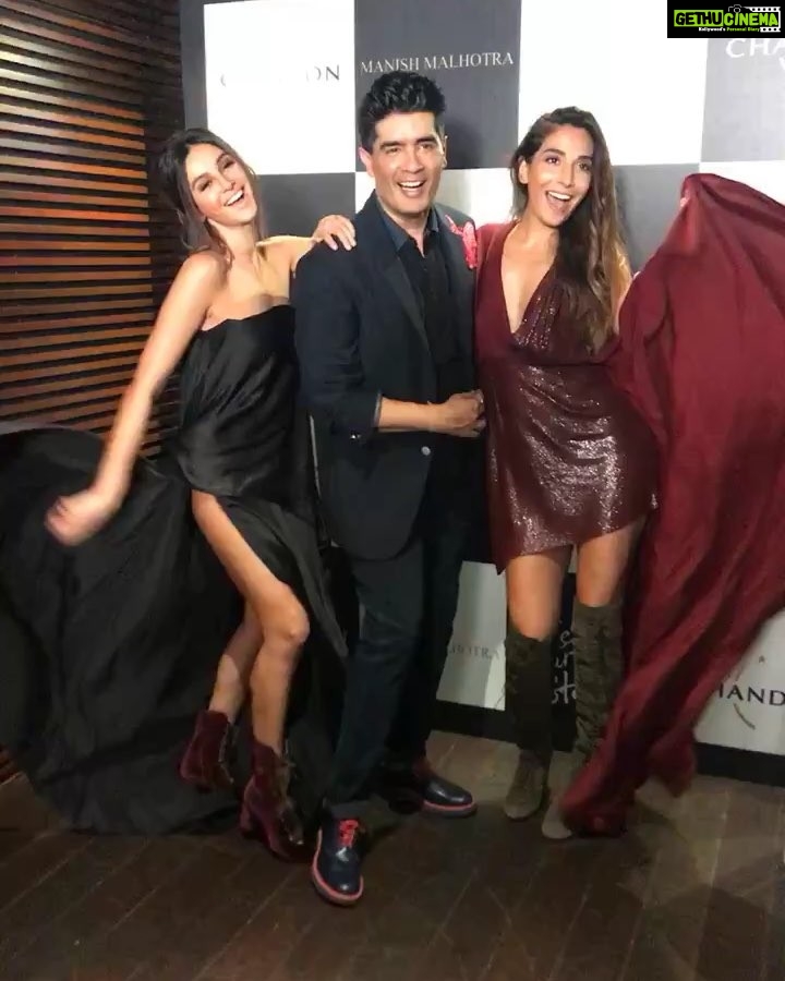 Shibani Dandekar Instagram - about last night ... @manishmalhotra05 @monicadogra 🖤❤️