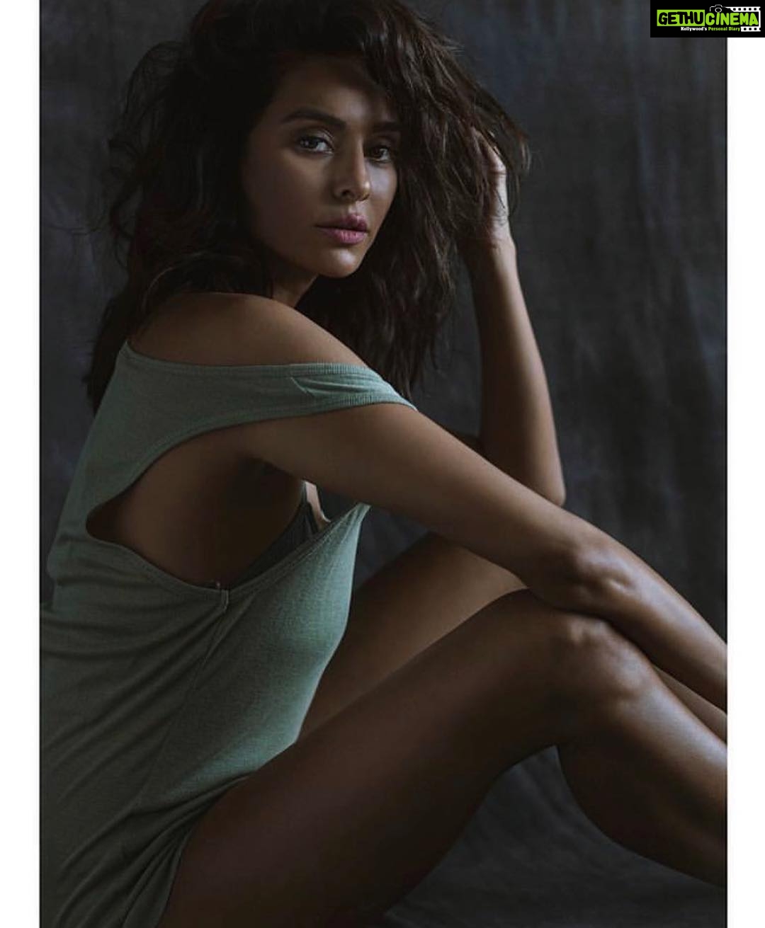 Shibani Dandekar Instagram - That #RBF swagger #thatbrowngirl #THEBDAYSERIES photography @shreko styled by @khyatibusa hair by @reenadutta123 @azima_toppo 🖤