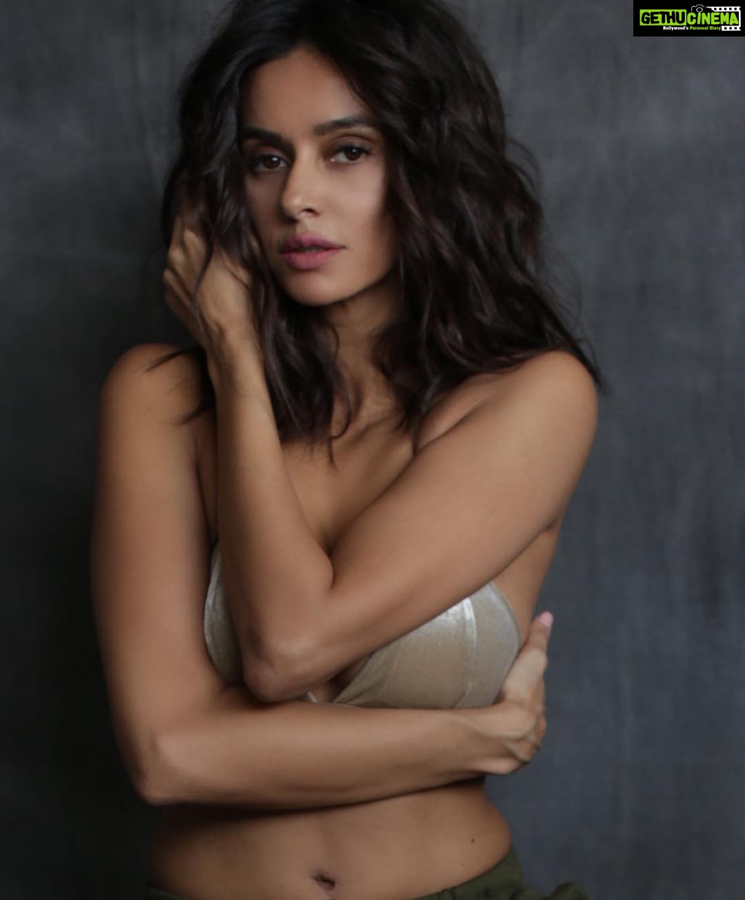 Shibani Dandekar Instagram - #thatbrowngirl #THEBDAYSERIES shot by @shreko styled by @khyatibusa hair by @reenadutta123 @azima_toppo 🙋🏾