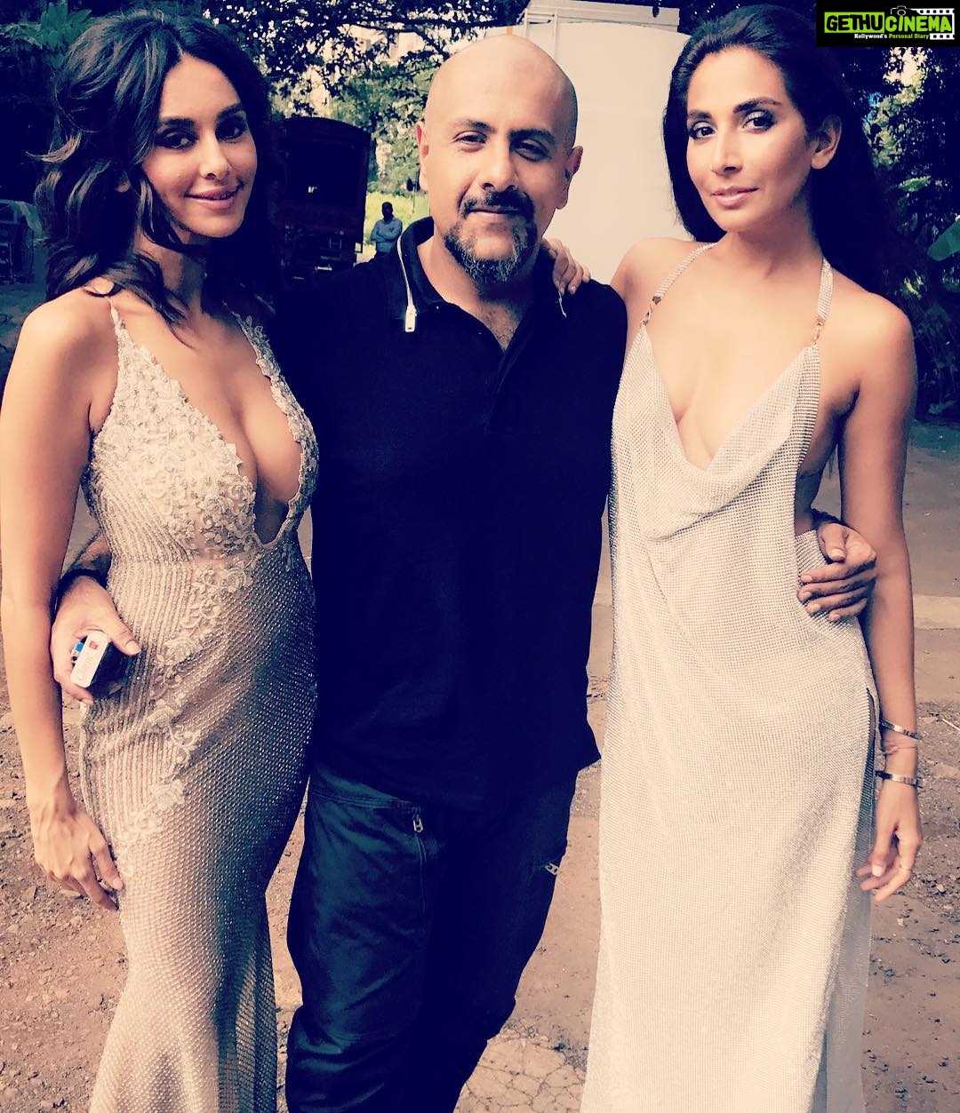 Shibani Dandekar Instagram - That's right! we back! @renaultindia presents #TheStage3 @monicadogra @vishaldadlani1 @colorsinfinitytv
