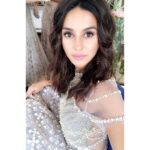Shibani Dandekar Instagram - about today .... @falgunishanepeacockindia 💕 #starttheweekright #mondaymood @falgunipeacock @shanepeacock @bridalasia @rawatjewels