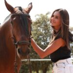 Shibani Dandekar Instagram - #homies 🙋🏾🐴