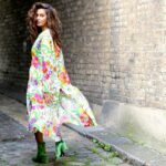 Shibani Dandekar Instagram - #neverlookback #mondaymotivation shot by @sashajairam styled by @thewolfclub outfit available at @cricketfashion 🍀🌻💚