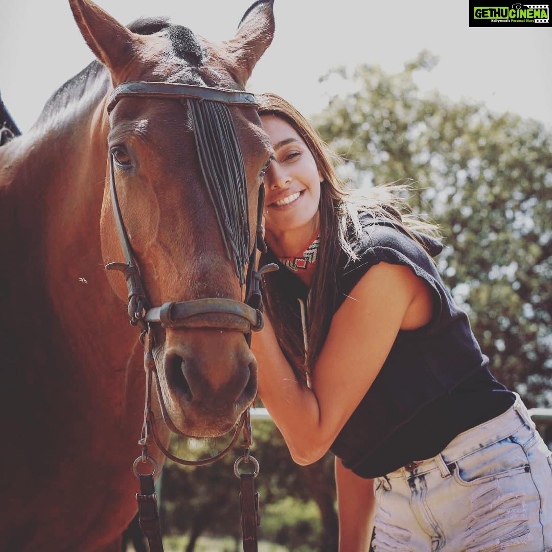 Shibani Dandekar Instagram - just you and me baby boy 🐴#happyplace 🖤