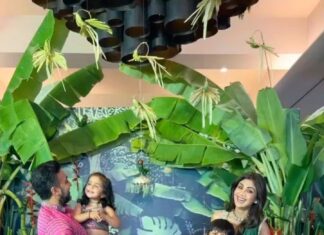 Shilpa Shetty Instagram - And He’s back... Ganpati Bappa Morya 🌺😇😇🙏🙏🧿🧿🌺 My favourite time of the year ♥️🙏 गणपति बाप्पा मोरया🙏🌺🪔 Thank you so much, my dear @punitbalanaofficial, for such beautiful, coordinated outfits 👨‍👩‍👧‍👦♥️ #HappyGaneshChaturthi #GanpatiBappaMorya #vighnaharta #grateful #blessed