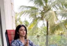 Shilpa Shetty Instagram - After 10 days of resting in, I realised… no reason is good enough to not stretch. So, even though the injury needs me to take it easy for a few weeks, inactivity can make you rusty🤦🏽‍♀️So… I decided to practice the routine of Parvatasana, followed by Utthita Parsvakonasana, and concluded with Bharadwajasana. Anyone who is unable to sit on the floor, or is suffering from knee or back pain can do these stretches on the chair. These asanas are beneficial to strengthen & improve the flexibility of the spine & the back muscle, and are also helpful for the digestive system. However, the third pose ‘Bharadwajasana (twisting pose)’ should be avoided during pregnancy. Don’t let anything get in the way of your routine. You can overcome the biggest hurdles simply by believing YOU CAN and having the WILL to change things💪♥️ @simplesoulfulapp . . . . . #MondayMotivation #SwasthRahoMastRaho #SwacchBharat #yogisofinstagram #yogasehihoga #yoga #SSApp #SimpleSoulful #FitIndiaMovement #FitIndia