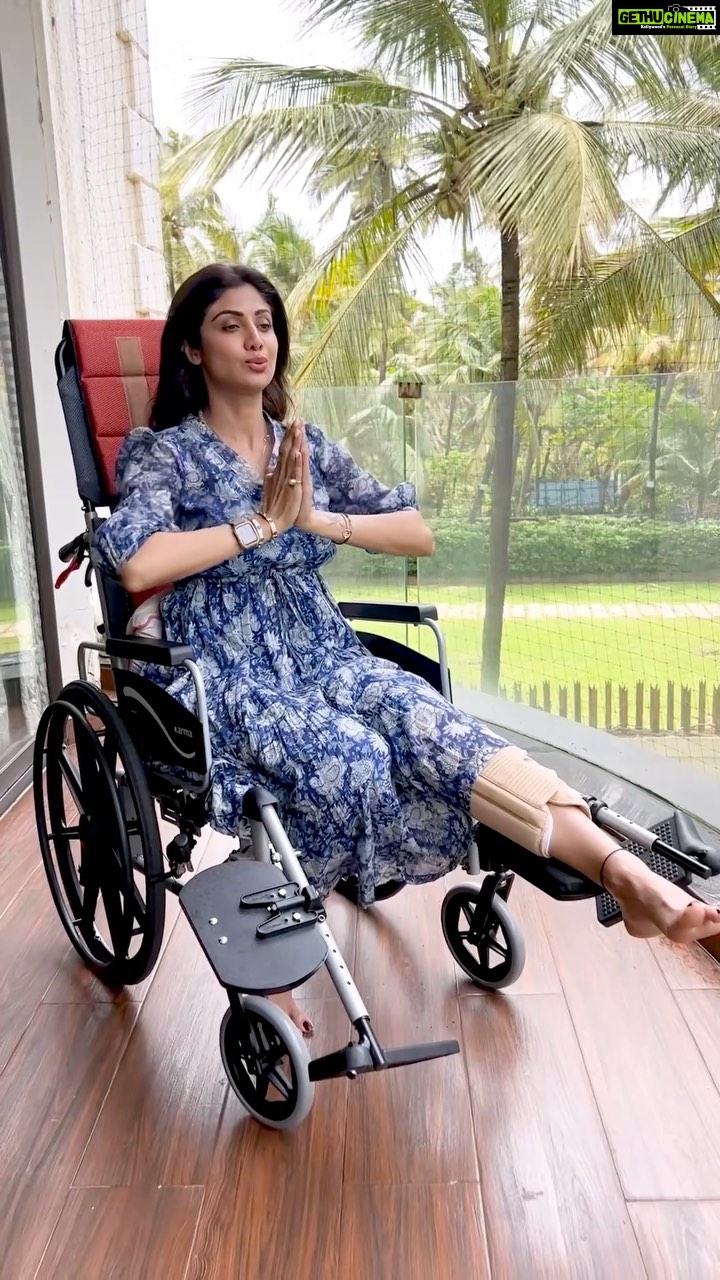 Shilpa Shetty Instagram - After 10 days of resting in, I realised… no reason is good enough to not stretch. So, even though the injury needs me to take it easy for a few weeks, inactivity can make you rusty🤦🏽‍♀️So… I decided to practice the routine of Parvatasana, followed by Utthita Parsvakonasana, and concluded with Bharadwajasana. Anyone who is unable to sit on the floor, or is suffering from knee or back pain can do these stretches on the chair. These asanas are beneficial to strengthen & improve the flexibility of the spine & the back muscle, and are also helpful for the digestive system. However, the third pose ‘Bharadwajasana (twisting pose)’ should be avoided during pregnancy. Don’t let anything get in the way of your routine. You can overcome the biggest hurdles simply by believing YOU CAN and having the WILL to change things💪♥️ @simplesoulfulapp . . . . . #MondayMotivation #SwasthRahoMastRaho #SwacchBharat #yogisofinstagram #yogasehihoga #yoga #SSApp #SimpleSoulful #FitIndiaMovement #FitIndia