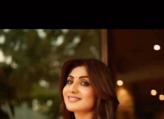 Shilpa Shetty Instagram - “Dekho, chand aaya!”… aisa kehne ke liye I’m all set!😉🌙 Karwa Chauth 𝙧𝙚𝙙dy♥️♥️ Necklace: @anmoljewellers Outfit: @gopivaiddesigns #LookOfTheDay #ootd #KarwaChauth2022 #traditional #rituals #IndianFestivals #grateful