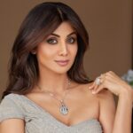 Shilpa Shetty Instagram - A little elegance, a little grace, a little style, and a little sparkle… my recipe for the perfect festive season😉🪔🎇💎 @bulgari #Bulgari #festive #BulagriJewelry #Serpenti #Diwali #festivetime #collab