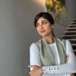Shilpa Shetty Instagram - Always choose to focus on the ray of the light 🌄 #behindthescenes #SetLife #shadow #light #rayoflight #grateful #blessed