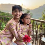 Shilpa Shetty Instagram - भाई-बहन की यारी 😍😍 होती है सबसे प्यारी ♥️🧿♥️ Happy Bhai Dooj to all!🙏🪔♥️ #Diwali2022 #bhaidooj #bhaubeej #family #grateful #siblinglove #blessed #gratitude