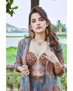 Shirley Setia Instagram - On the cover of @fablookmagazine 🤍 Founder & styled by @milliarora7777 Styled by @mitushigupta Co founder @ankkit.chadha2222 Wearing @poojazaverilabel Jewels @tanvigargstudio Mua @taneeshabansalmakeupartist Hair @amuthevar Shot by @tanvivoraphotography Location @westinmumbaipowai Artist pr @communiquefilmpr