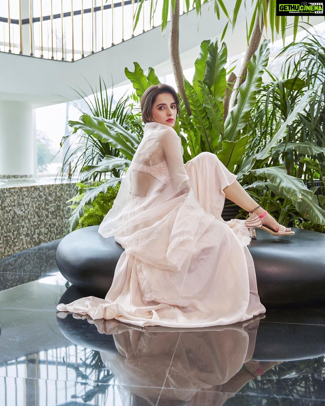 Shirley Setia Instagram - Presenting the modern bride @shirleysetia looks so gorgeous & sensuous on our cover. Stay tuned for more update. #fablookmagazine . . On the cover of @fablookmagazine Founder & styled by @milliarora7777 Styled by @mitushigupta Assitant stylist @mayuriagale_03 Cofounder @ankkit.chadha2222 Wearing @vrisabyshanu Jewels @finesilverjewels_rj Heels @around.always Mua @taneeshabansalmakeupartist Hair @amuthevar Hair @sunnyhairport Shot by @tanvivoraphotography Location @westinmumbaipowai Artist pr @communiquefilmpr The Westin Mumbai Powai Lake