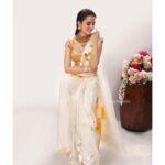 Shirley Setia Instagram - Happy 75 years of Independence, India 🇮🇳 🧡🤍💚 There is so much beauty in our diverse culture. Blessed, and grateful. #JaiHind 🙏🏻🇮🇳 Beauty in simplicity.. @shirleysetia adorning the @weddingvows.in cover. WV CEO: @itsme_daksh Stylist: @sshorewala Photographer: @siidhartha Cinematographer: @sliceoflifepictures, @sooraj0405 Hair & Make Up: @muatriveni Location: @jadebanquets Outfit: @surbhisoniindia Jewellery:@chaulazheritagejewellery Drapist: @vaibhav7official Styling Assistant: @thestylerobe Make Up Assistant: @makeup_artist_nitya Decor Partner: @dream_organizers_45 Celebrity PR: @communiquefilmpr Team WV: @farvi_wadhwa, @salonimhamane #weddingmagazine #shirleysetia #bridalmagazine #coverstory  #wedding #weddingphotography #weddinginspiration #bride #weddingdress #bridetobe #weddingphotographer #weddingday #destinationwedding #engaged #weddinginspo #weddingplanning #weddingideas #weddings #bridalmagazine #weddingplanner #brides #bridal #weddingblog #weddinghair #instawedding #engagement #brideandgroom #bridalfashion