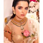 Shirley Setia Instagram - Happy 75 years of Independence, India 🇮🇳 🧡🤍💚 There is so much beauty in our diverse culture. Blessed, and grateful. #JaiHind 🙏🏻🇮🇳 Beauty in simplicity.. @shirleysetia adorning the @weddingvows.in cover. WV CEO: @itsme_daksh Stylist: @sshorewala Photographer: @siidhartha Cinematographer: @sliceoflifepictures, @sooraj0405 Hair & Make Up: @muatriveni Location: @jadebanquets Outfit: @surbhisoniindia Jewellery:@chaulazheritagejewellery Drapist: @vaibhav7official Styling Assistant: @thestylerobe Make Up Assistant: @makeup_artist_nitya Decor Partner: @dream_organizers_45 Celebrity PR: @communiquefilmpr Team WV: @farvi_wadhwa, @salonimhamane #weddingmagazine #shirleysetia #bridalmagazine #coverstory  #wedding #weddingphotography #weddinginspiration #bride #weddingdress #bridetobe #weddingphotographer #weddingday #destinationwedding #engaged #weddinginspo #weddingplanning #weddingideas #weddings #bridalmagazine #weddingplanner #brides #bridal #weddingblog #weddinghair #instawedding #engagement #brideandgroom #bridalfashion