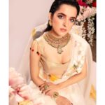 Shirley Setia Instagram - Happy 75 years of Independence, India 🇮🇳 🧡🤍💚 There is so much beauty in our diverse culture. Blessed, and grateful. #JaiHind 🙏🏻🇮🇳 Beauty in simplicity.. @shirleysetia adorning the @weddingvows.in cover. WV CEO: @itsme_daksh Stylist: @sshorewala Photographer: @siidhartha Cinematographer: @sliceoflifepictures, @sooraj0405 Hair & Make Up: @muatriveni Location: @jadebanquets Outfit: @surbhisoniindia Jewellery:@chaulazheritagejewellery Drapist: @vaibhav7official Styling Assistant: @thestylerobe Make Up Assistant: @makeup_artist_nitya Decor Partner: @dream_organizers_45 Celebrity PR: @communiquefilmpr Team WV: @farvi_wadhwa, @salonimhamane #weddingmagazine #shirleysetia #bridalmagazine #coverstory  #wedding #weddingphotography #weddinginspiration #bride #weddingdress #bridetobe #weddingphotographer #weddingday #destinationwedding #engaged #weddinginspo #weddingplanning #weddingideas #weddings #bridalmagazine #weddingplanner #brides #bridal #weddingblog #weddinghair #instawedding #engagement #brideandgroom #bridalfashion
