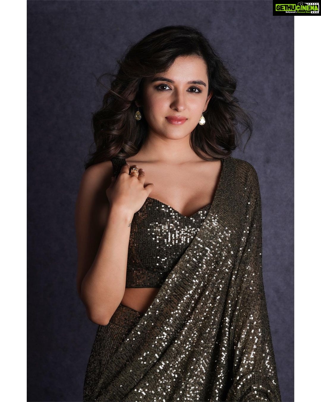 Shirley Setia Instagram - *Cue in* My Desi girl 🌹 For Pre Release of #KrishnaVrindaVihari Photographer: @venkat_photography_hyd Makeup: @ravi_beauty_makeover Hair: @hair_by_masthan Outfit by @kalkifashion Earrings by @mozaati Ring by @pichola.co Styled by @sayali_vidya #kvvfromsept23rd #shirleysetia