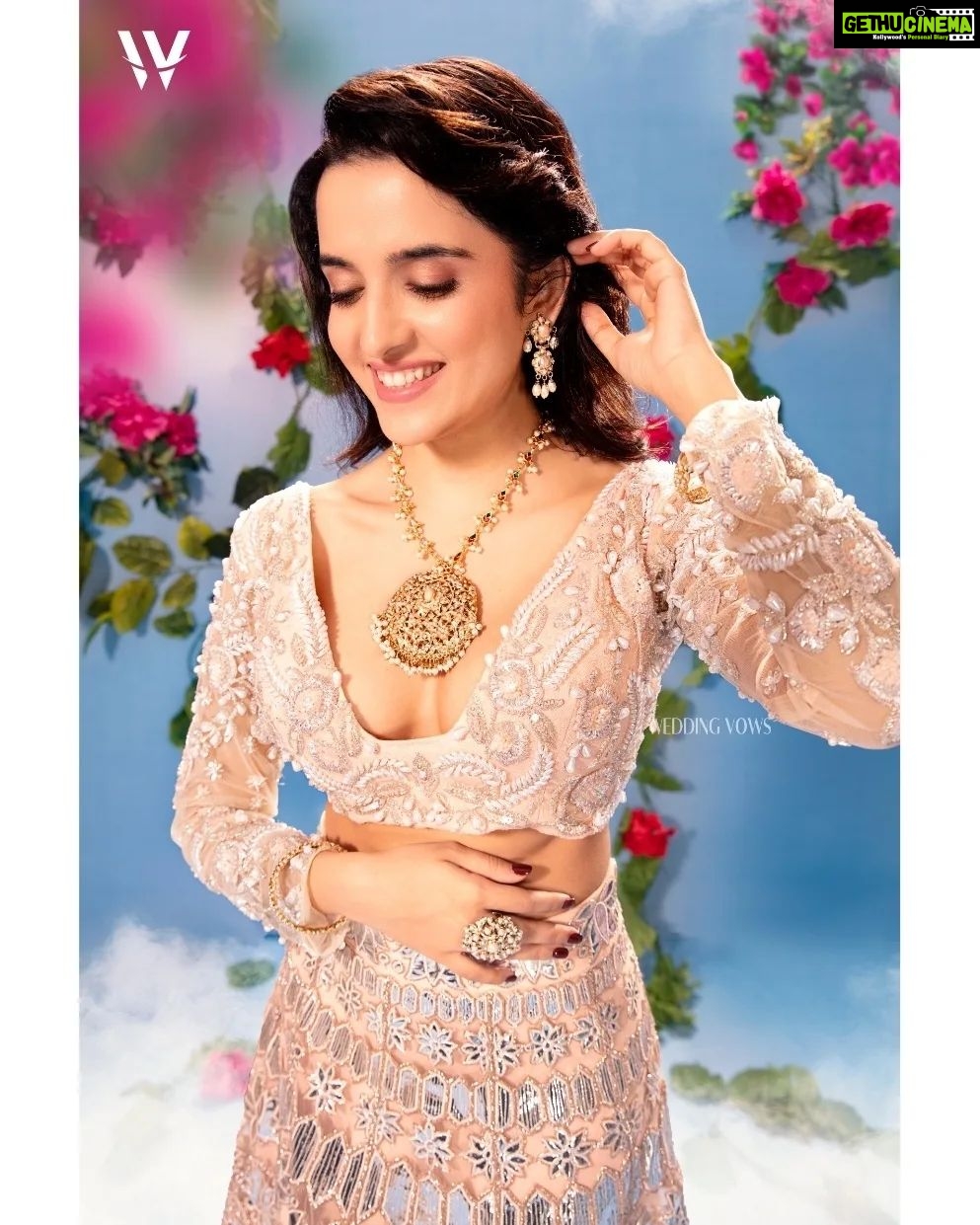Shirley Setia Instagram - Outer beauty attracts, but inner beauty captivates. Beautiful inside out, @shirleysetia on our May-July Cover WV CEO: @itsme_daksh Stylist: @sshorewala Photographer: @siidhartha Cinematographer: @sliceoflifepictures, @sooraj0405 Hair & Make Up: @muatriveni Location: @jadebanquets Outfit: @soshaibysofi Jewellery: @attrangi_designs Drapist: @vaibhav7official Styling Assistant: @thestylerobe Make Up Assistant: @makeup_artist_nitya Decor Partner: @dream_organizers_45 Celebrity PR: @communiquefilmpr Team WV: @farvi_wadhwa @salonimhamane #weddingmagazine #bridalmagazine #coverstory #wedding #weddingphotography #weddinginspiration #bride #weddingdress #bridetobe #weddingphotographer #weddingday #destinationwedding #engaged #weddinginspo #weddingplanning #weddingideas #weddings #bridalmagazine #weddingplanner #brides #bridal #weddingblog #weddinghair #instawedding #engagement #brideandgroom #bridalfashion